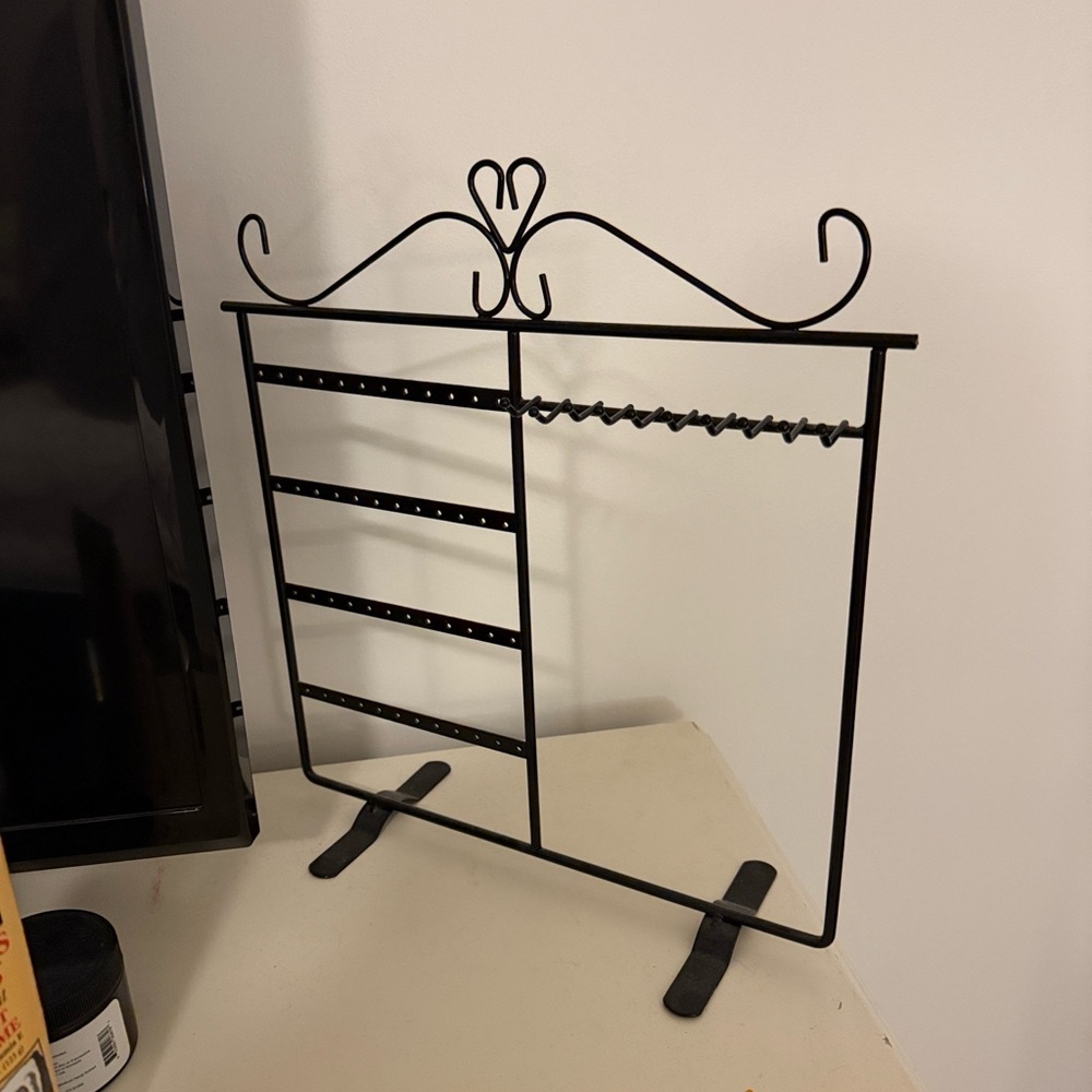 Black Metal Jewelry Organizer Stand